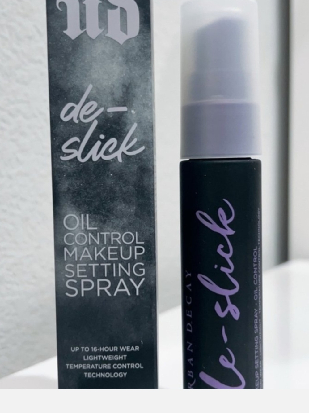 Urban Decay de-slick Oil Control Makeup Setting Spray — Black